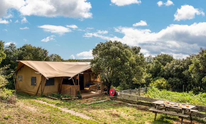 Velieux Autre | Glamping Tent Joy