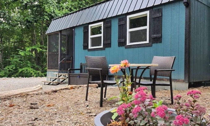 Silver Point Cabine | Glamping Tiny Home near Center Hill Lake