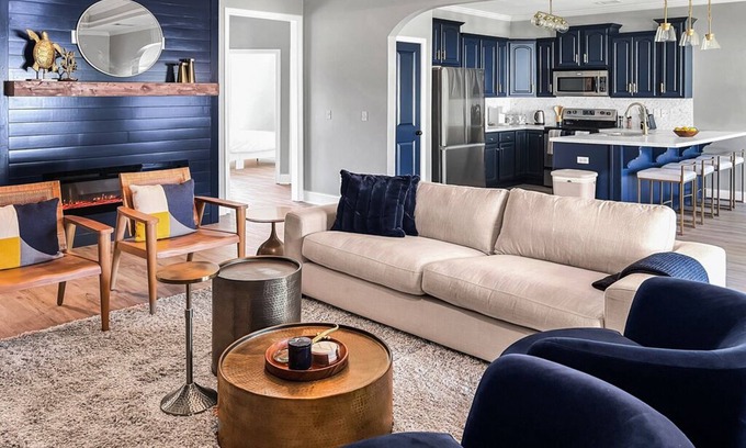 Northport Maison | Glaring & Modern 3BR 2BTH Home 13 Min DT Stadium - Lux Backyard
