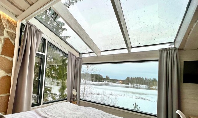 Kuusa Maison | Glass Igloos by the water - Lasisviitit
