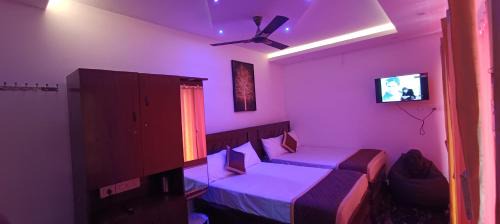 Valparai Lit Et Petit-Déjeuner | Glasshouse Retreat by The Jungle stay groups