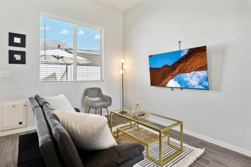 Sundance Appartement | Gleaming Contemporary Home in Buckeye with Pool,BBQ