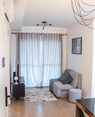 Gleba Fazenda Palhano Appartement | Gleba com ar-condicionado na sala e quarto, sacada e piscina