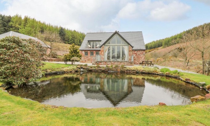 Kirriemuir Maison | Glen Cruick