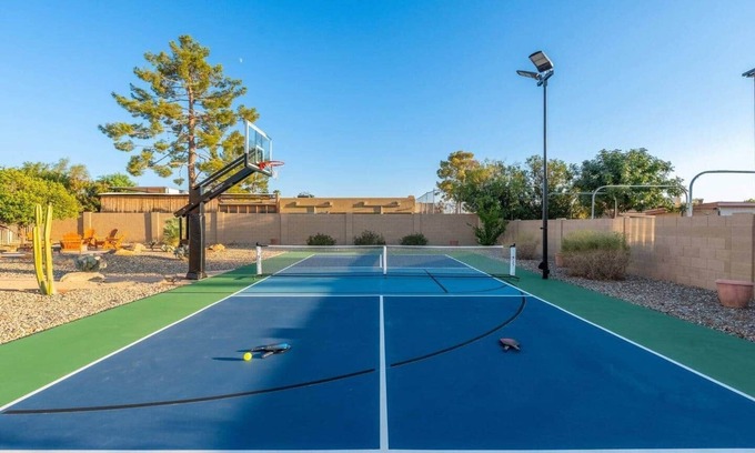 Glendale Maison | Glendale Paradise | Pool | Pickleball | Putt-Putt