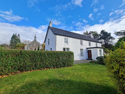 West Laroch Maison | Glenrigh House - beautiful garden with old church ruin