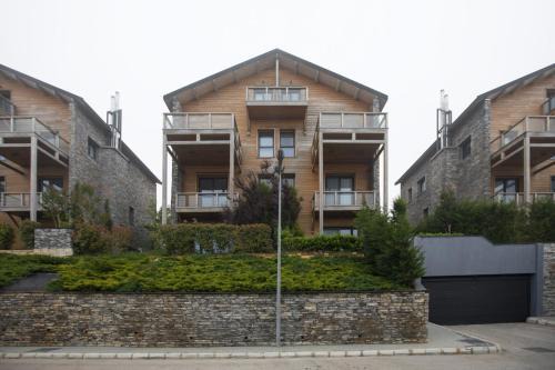 Kfardebian Appartement | Gloom 3-BR Apt in Tilal Faqra