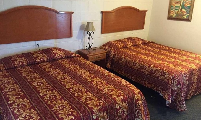 Fairview Hôtel | Gloss Mountain Escape! Stay at Knights Inn Fairview! Pet-Friendly, Free Parking