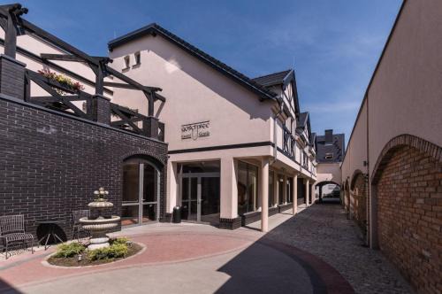 Murowana Goslina Hôtel | Gościniec Kasztel u Gostla