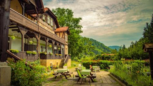 Mieroszow Maison | Gościniec Kowalova