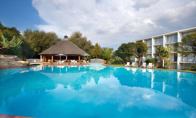Maseru Maison | Go on Safari in South Africa! Shuttle Service, Free Parking and Outdoor Pool!