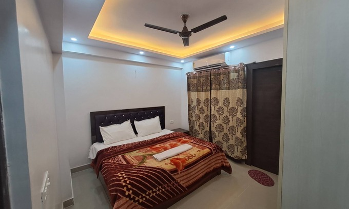 Ghaziabad Appartement | Gokul 3BHK Entie Flat ,Bharat City,Teela Mod Ghaziabad Near Himdon Airport Delhi