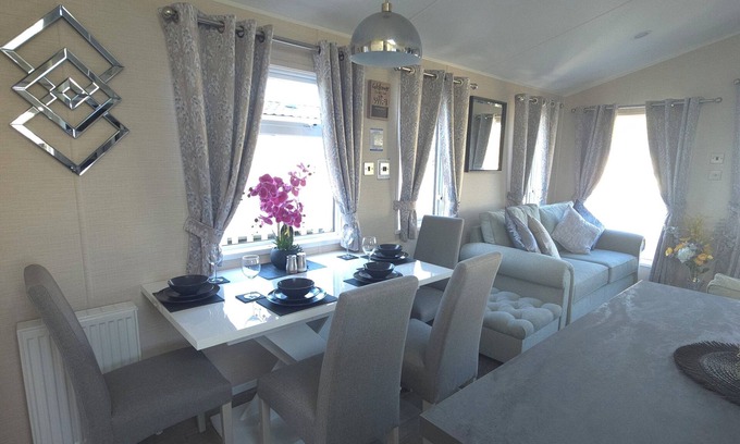Prestonpans Maison | Gold 3 Bed Caravan