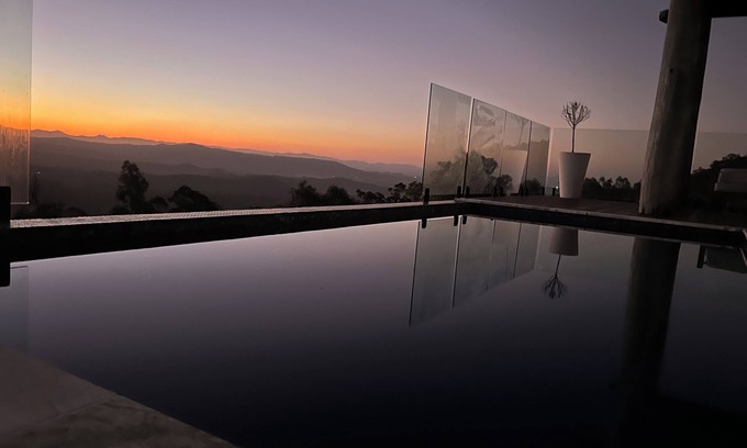 Sarabah Maison | Gold Coast Hinterland Retreat | Sleeps 10 | Heated Infinity Pool | Fireplace