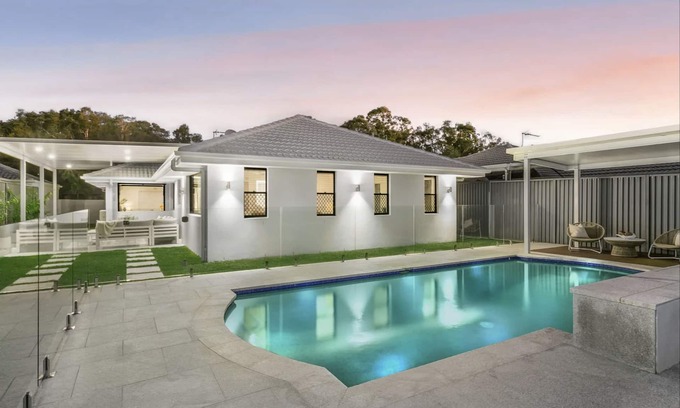 Burleigh Waters Maison | Gold Coast hotspot, close to beach