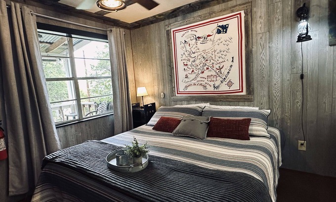 Canton Cabine | Gold Panner's Bunkhouse Sleeps 5 with a loft