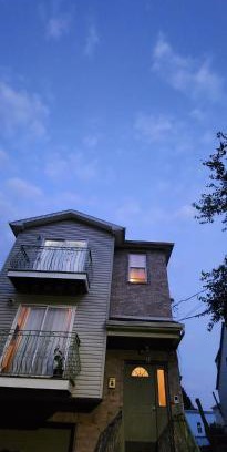 Lower Vailsburg Maison | Gold queen 4A