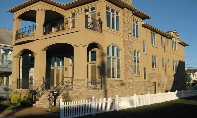 Gold Coast Copropriété | GoldCoast-2nd Flr w / Elevator-Handicap Friendly-Across frm Beach, 5 bdrms / 4 bths