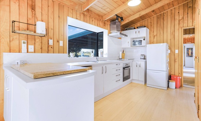 Cambridge Maison | Golden Grove Retreat - Cambridge Holiday Home