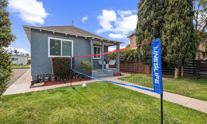 Stockton Maison | Golden Hill 3BR Sleeps 8 Near Zoo & Downtown