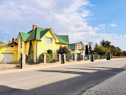 Mizhhirya Appartement | Golden Lemon