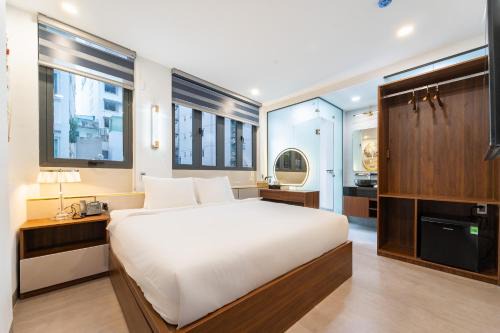 Downtown Ho Chi Minh City Hôtel | Golden Lunar Hotel - Moonlight Stay in Bui Vien Walking Street