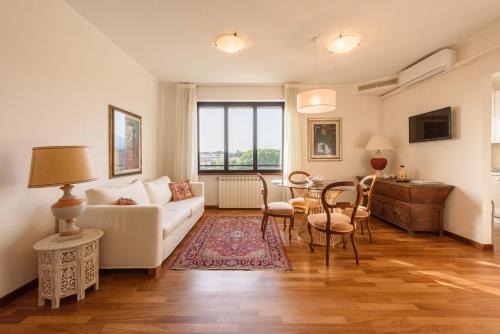 Marina di Pietrasanta Appartement | GOLDEN LUXE - Royal Sea View Private Parking