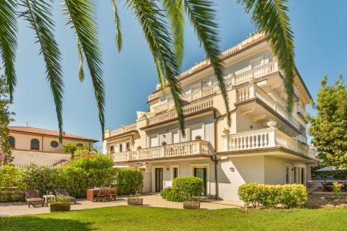 Marina di Pietrasanta Appartement | GOLDEN LUXE - Private Garden 3 Bedrooms and Parking