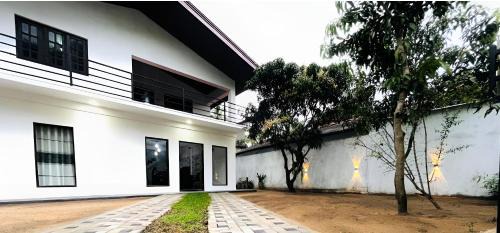 Seeduwa - Katunayake Maison | Golden Paradise Transit Hotel