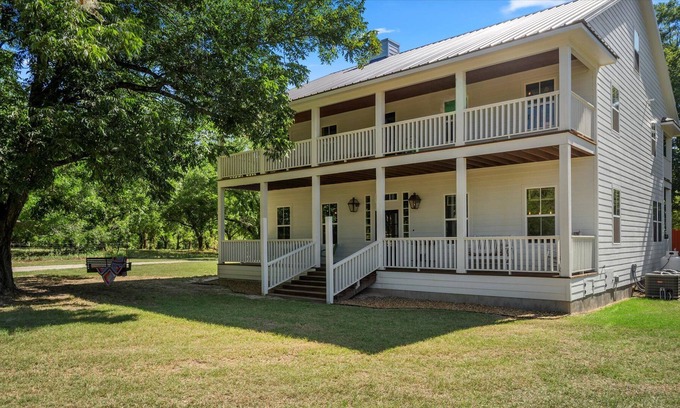 Golden Autre | Golden Pecan Plantation - a 4200 sqft TX Farmhouse