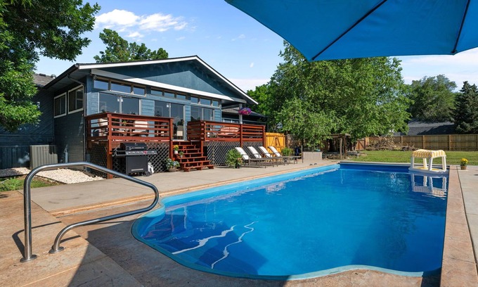 Golden Maison | Golden Ranch with Private Heated Pool, Sunroom and Firepit. Conveniently located