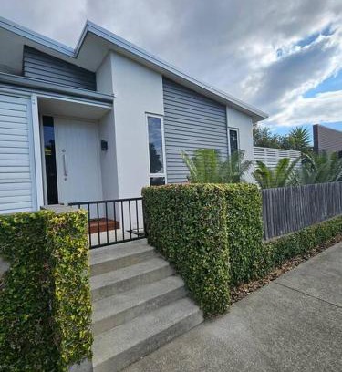 Papamoa Beach Maison | Golden Sands Beachside Cottage