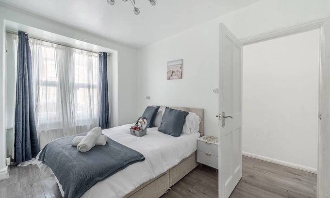 South Harrow Appartement | Golden Spa- Easy commute to Wembley and Central London