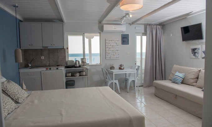 Kokinos Pirgos Appartement | Golden Sun - Beau studio dans un style moderne avec vue imprenable sur la mer