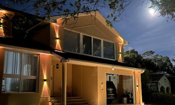 Marsfield Maison | Golden Swan Pool and Spa Smart Home with game room