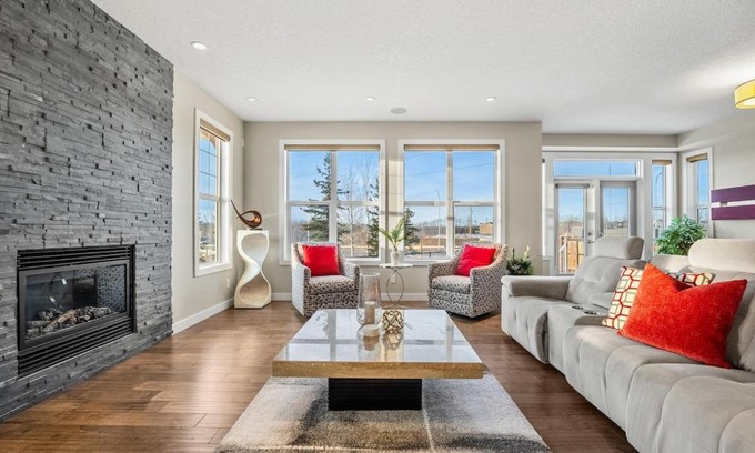 Southwest Calgary Maison | Golden View Manor