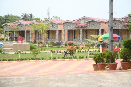 Kanthi Station Balnéaire | Golden View Resort and Restaurant