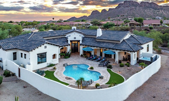 Gold Canyon Maison | Golden View | Superstition Mtn Views, Private Pool and Hot Tub, Sleeps 14