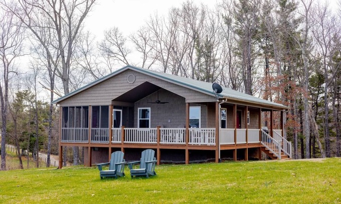 Barren Springs Cabine | Golden Views/River/NRT Trail Access 1B/S2