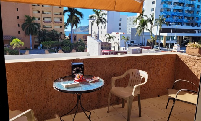 Zona Dorada Copropriété | GOLDEN ZONE ! GORGEOUS 2 BEDRM ACROSS FROM BEACH..... TAMBIEN HABLO ESPANOL !!