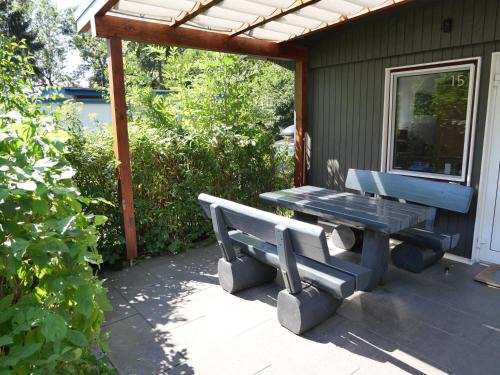 Klein Labenz Maison | "Goldenes Haus am See mit Boot"