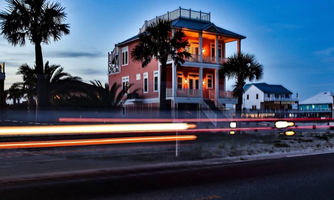 Navarre Beach Maison | Maison neuve. Bain à remous, terrasse sur le toit, accès handicapé avec ascenseur. Les vues abondent.