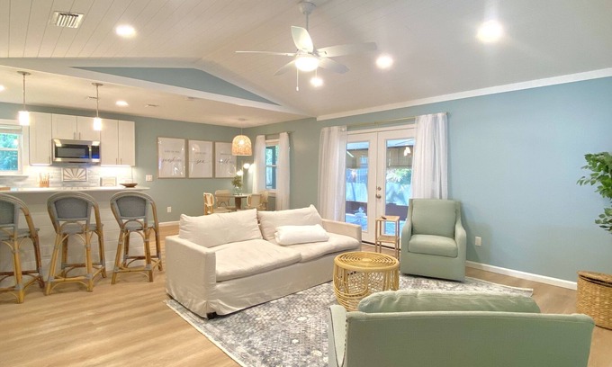 Fernandina Beach Cottage | Golf Cart, Sun, Sand, & Island life Beach Retreat!