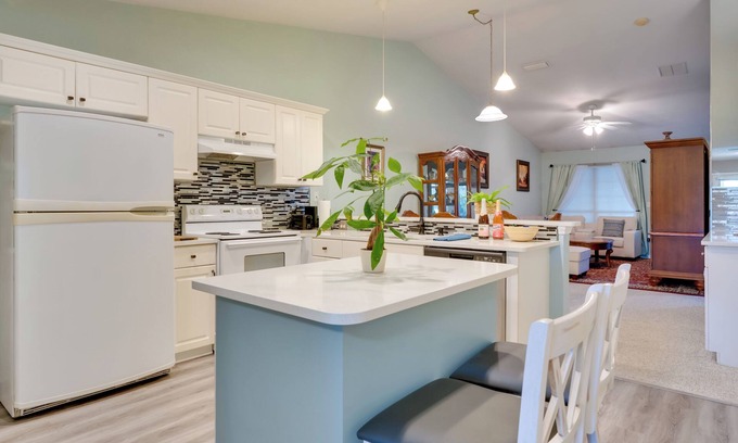 Alachua Maison | Golf Course Community Home Near Springs & Swimming