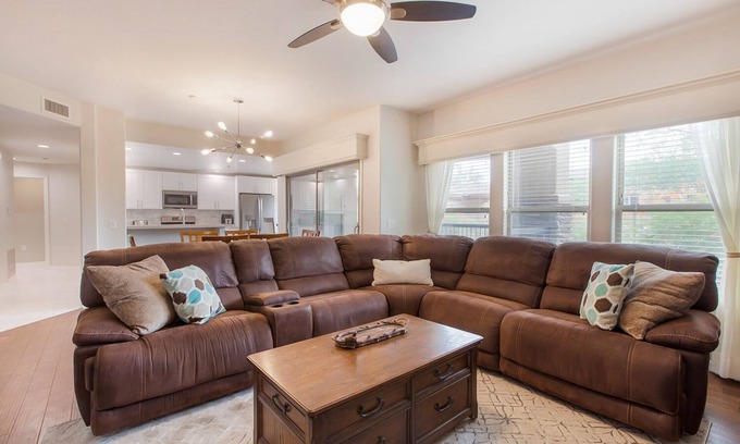 Desert View Village Copropriété | Golf Course Condo completely remodeled