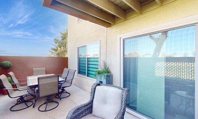 South Scottsdale Copropriété | Golf-course-front condo near Old Town with two patios, WiFi, pool & hot tub