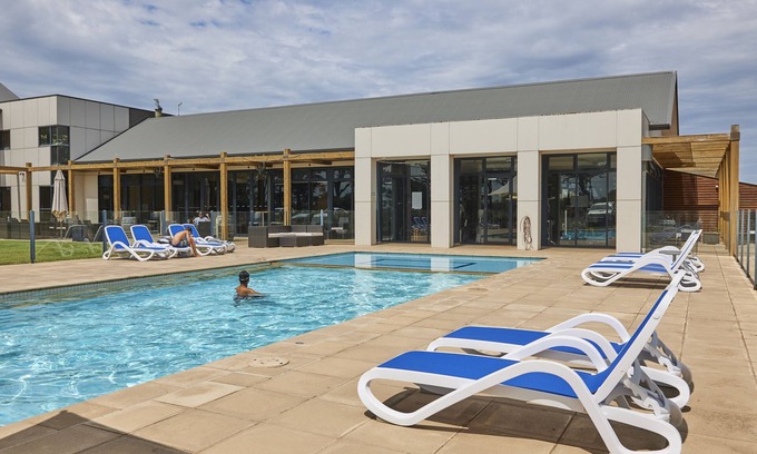 Connewarre Maison | Retraite sur le terrain de golf avec piscine à Barwon Heads