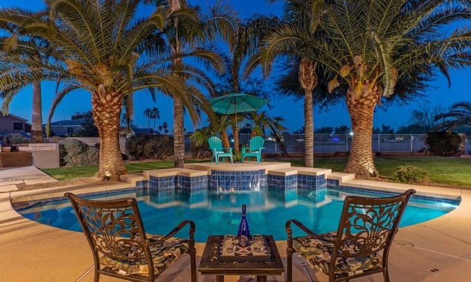 Western Skies Maison | Golf Course VIEW: Htd POOL, Hot Tub, Fire Pit, Game Room w/Pool Table, TVs All BRs, 2 Kid's Bikes