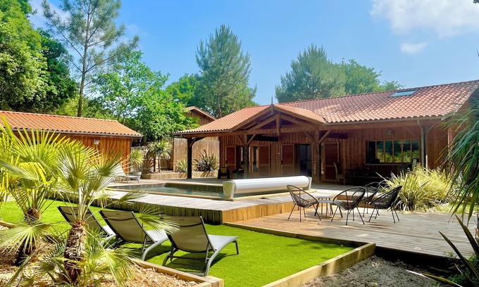Biscarrosse Maison | GOLF de Bisca, Villa en bois, LAC à pied , PISCINE chauffée , classée 4 étoiles.