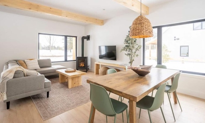 Arundel Cabine | Golf Haus 2, Mont-Tremblant · Modern 3BR Cabin Getaway
